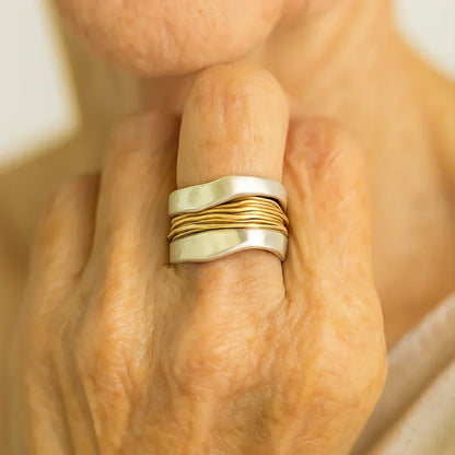 Bague avec fils d'or | Or blanc