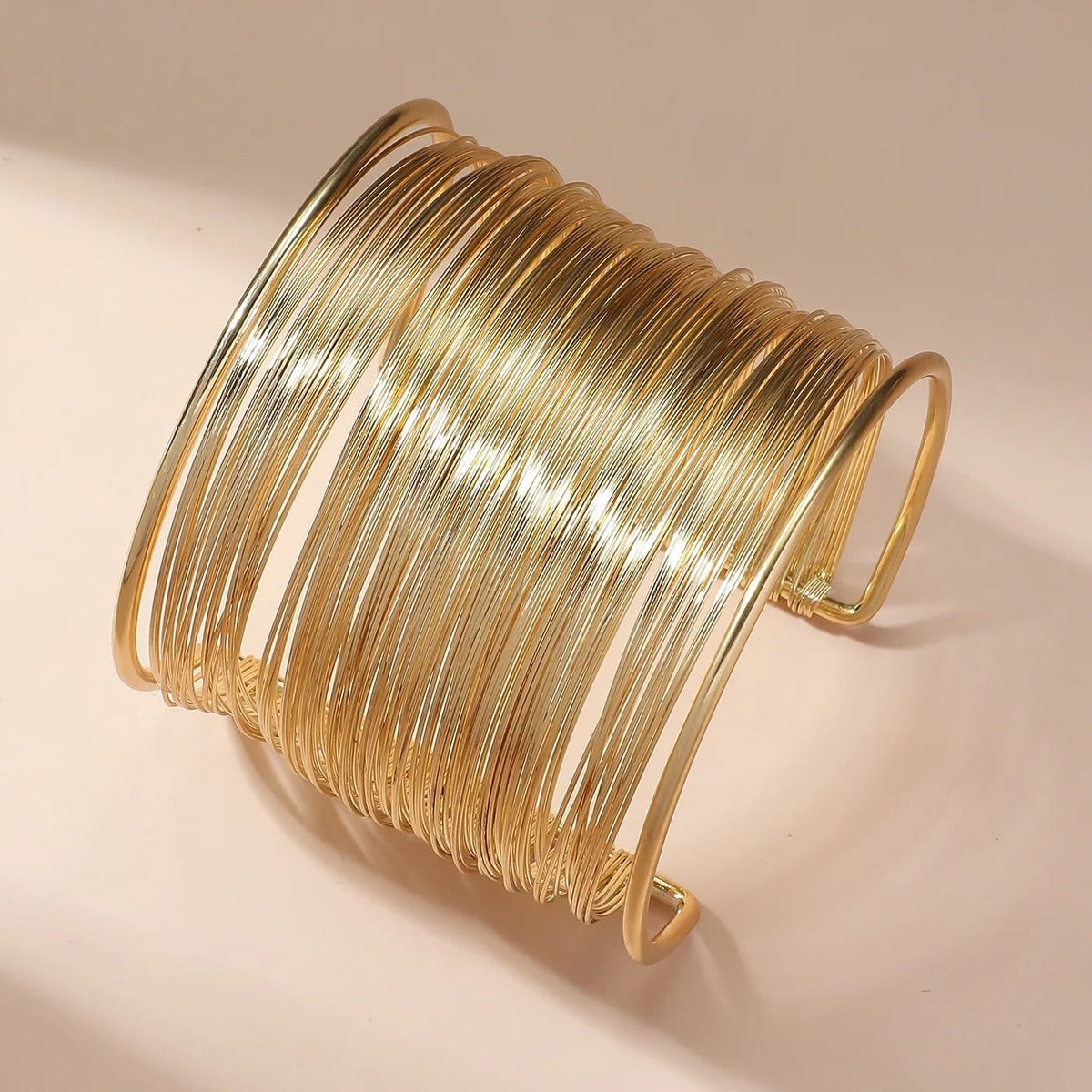 Bracelet ouvert avec spirale | Or